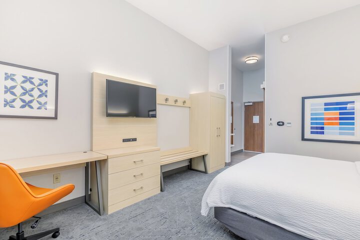 Holiday Inn Express & Suites Medford by IHG