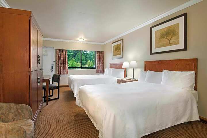 Travelodge by Wyndham Vancouver Lions Gate
