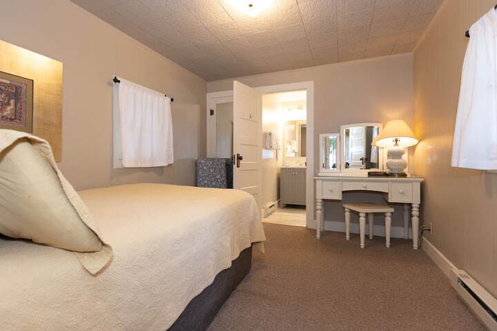 Room 19 of 192