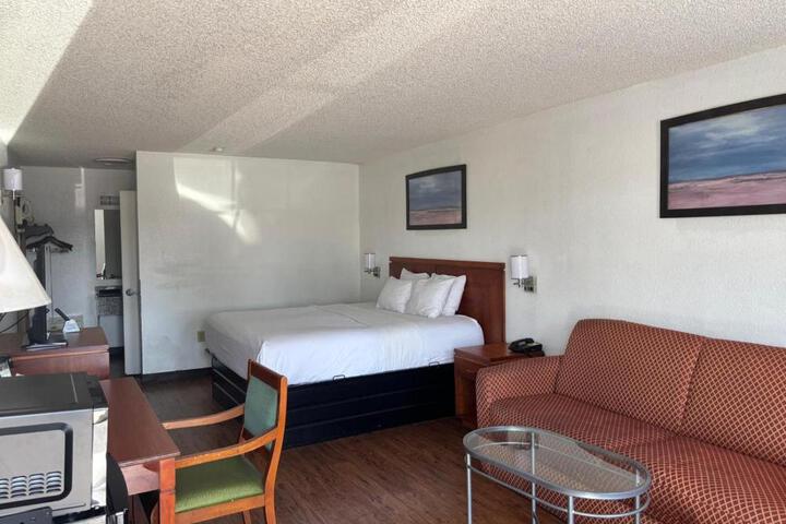 Travelodge Suites by Wyndham MacClenny
