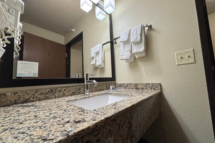 AmericInn by Wyndham Kewanee
