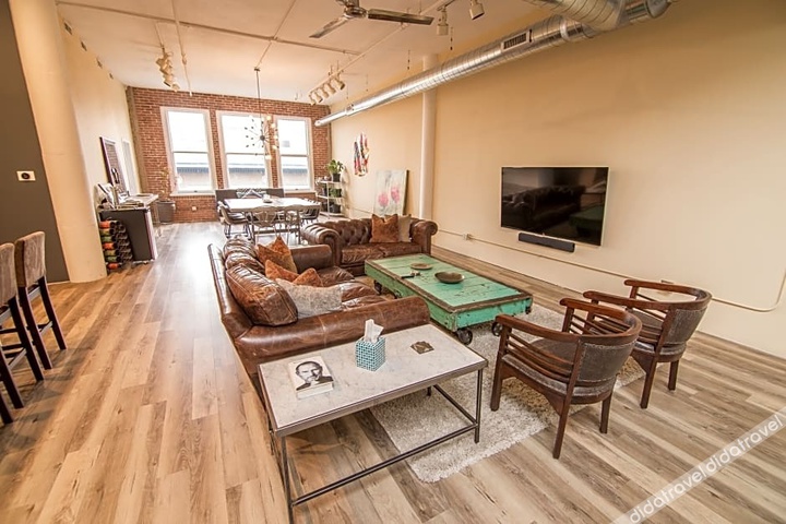 Penthouse Loft in The Heart of Downtown