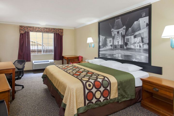 Room 15 of 18