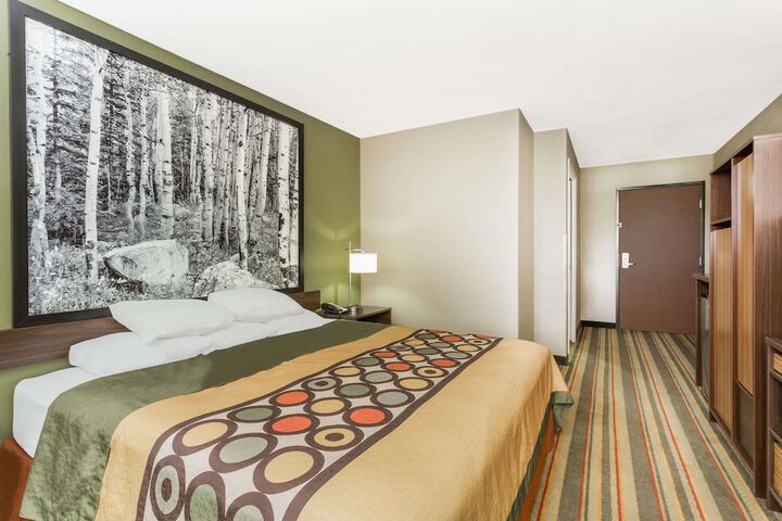 Room 8 of 15