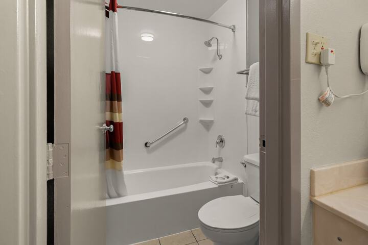 Room 11 of 27