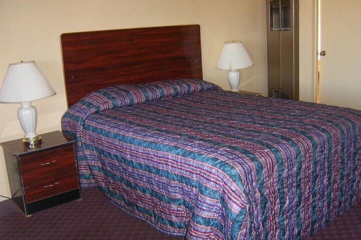 Sky Ranch Inn