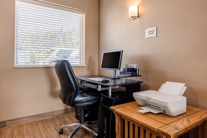 Business Center 39 of 42