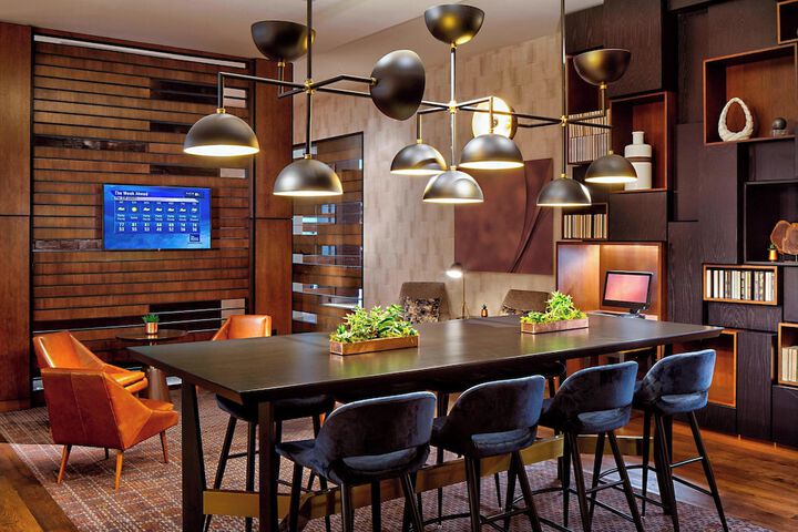 Lounge 77 of 119