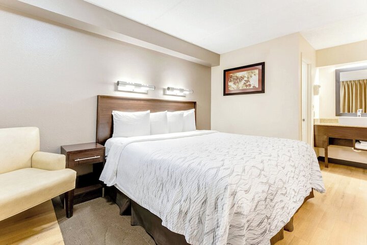 Room 10 of 28