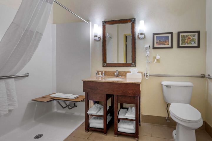 Room 10 of 22