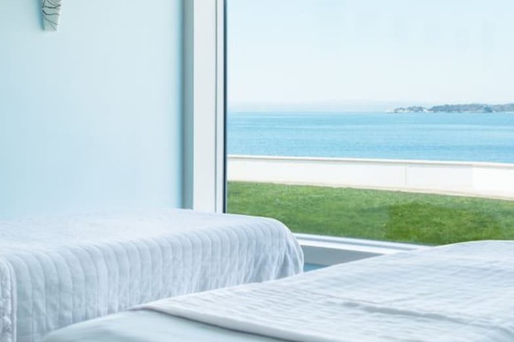 Newport Harbor Island Resort