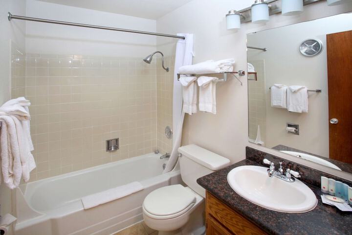 Clarion Inn Surfrider Resort