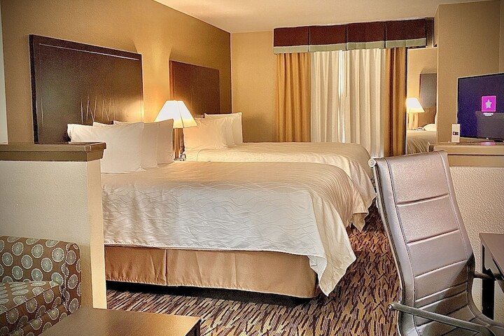 Room 32 of 73