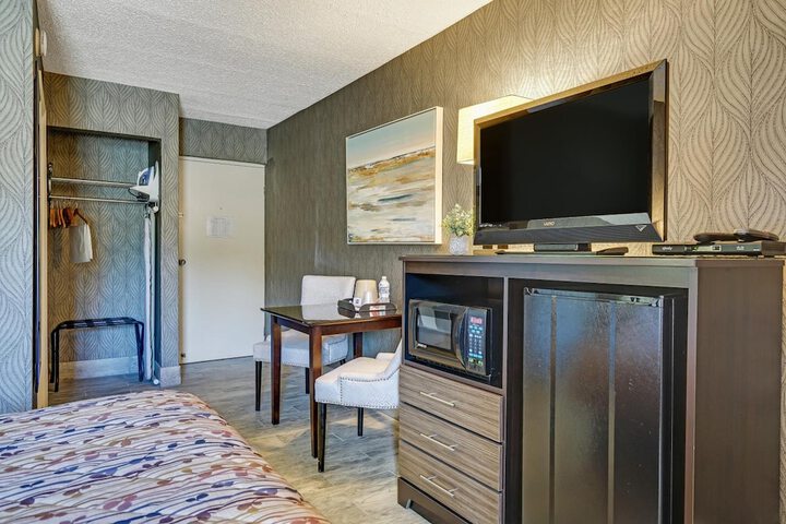 Blue Creek Inn