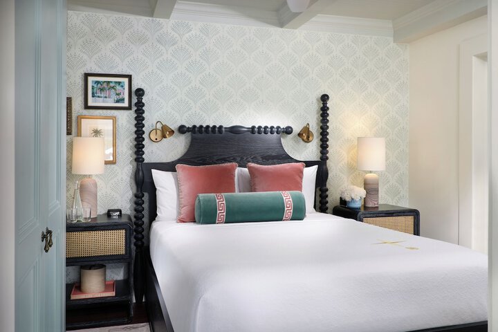 Room 12 of 32