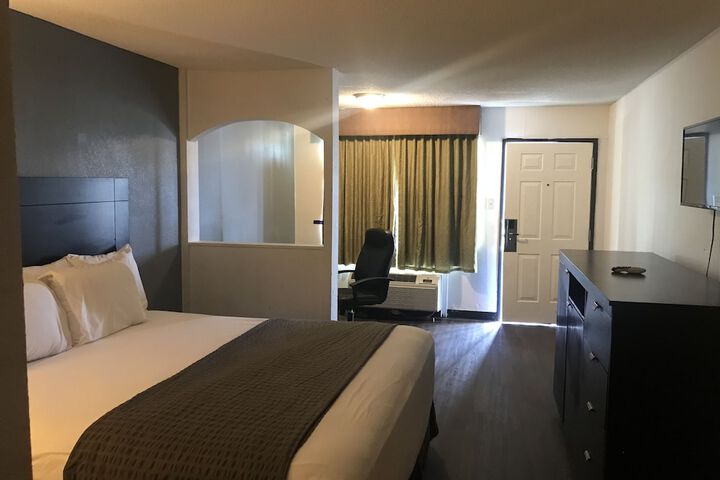 Room 10 of 13