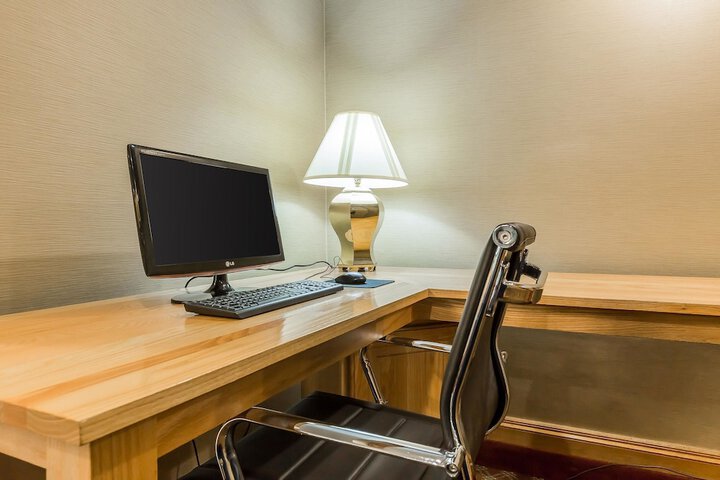 Business Center 41 of 41
