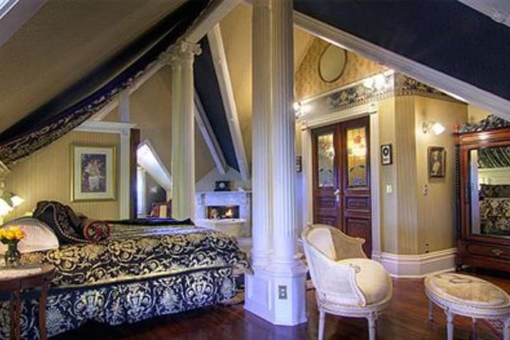 Gingerbread Mansion Inn