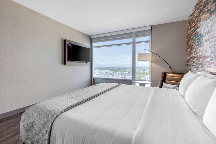 Room 42 of 99