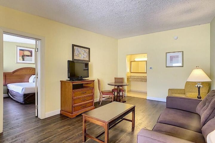 Room 13 of 19