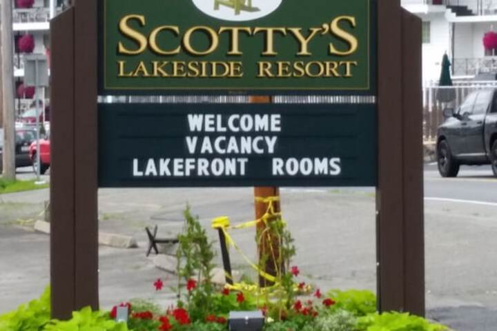 Scottys Lakeside Resort