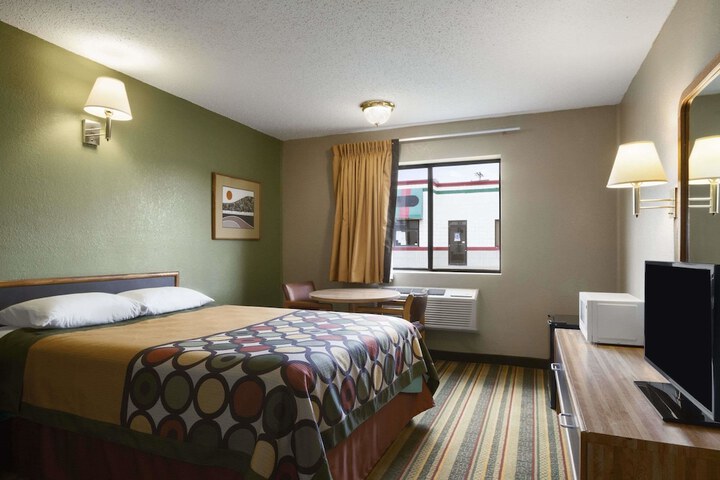 Room 7 of 14