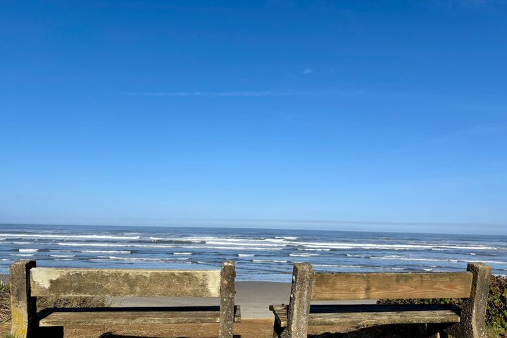 Tillicum Beach Motel (Deanes Oceanfront Lodge)