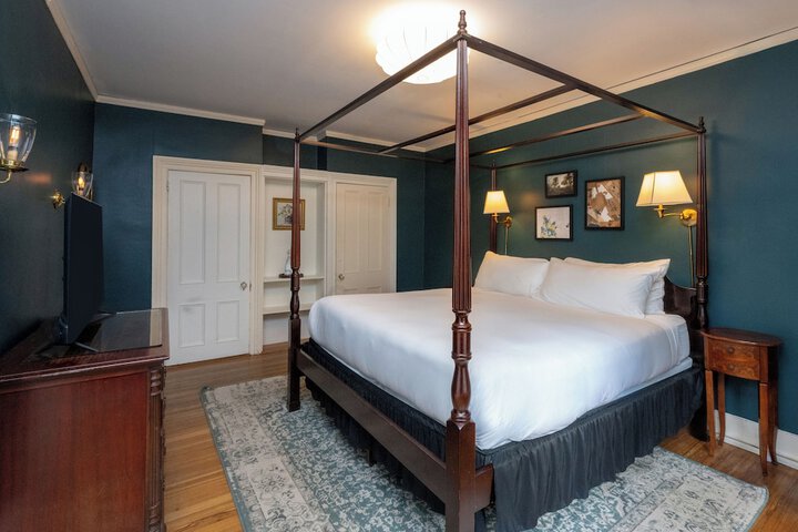 Room 32 of 155