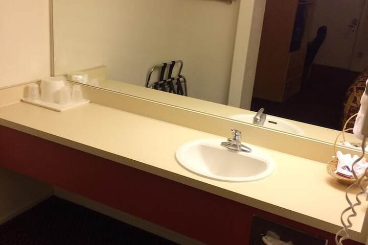 Room 8 of 11
