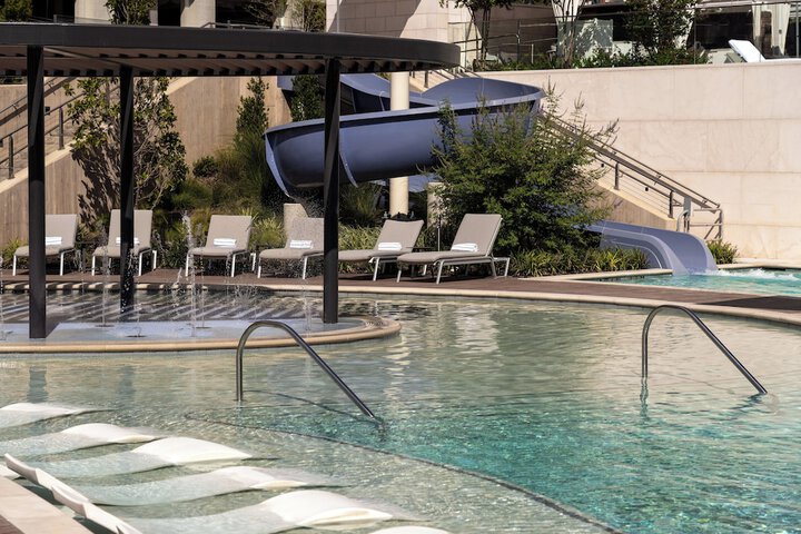 Pool 40 of 126