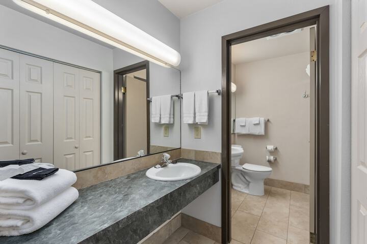 Sandpoint Hotel & Suites Downtown