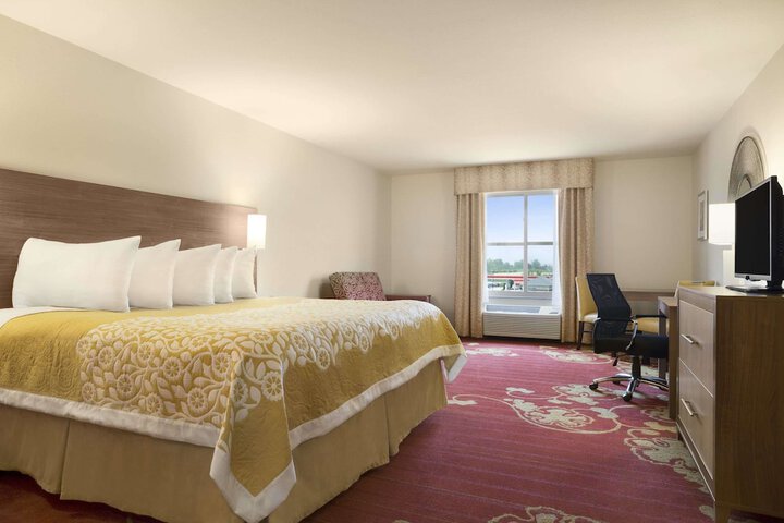 Room 7 of 12