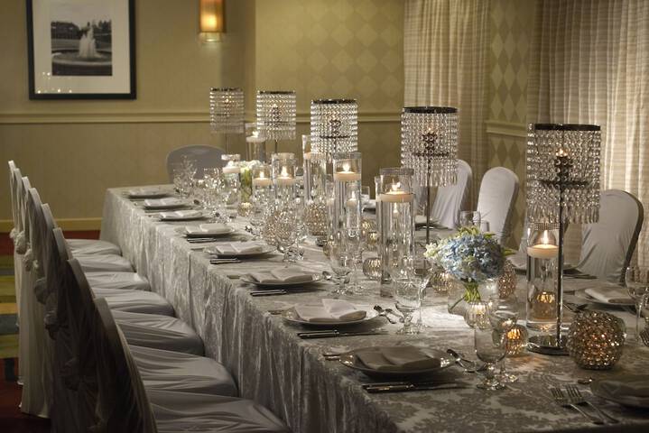 Ballroom/Hall 34 of 35