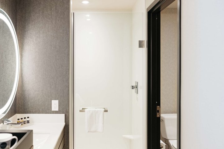 Room 25 of 144