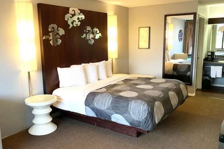 Room 3 of 10