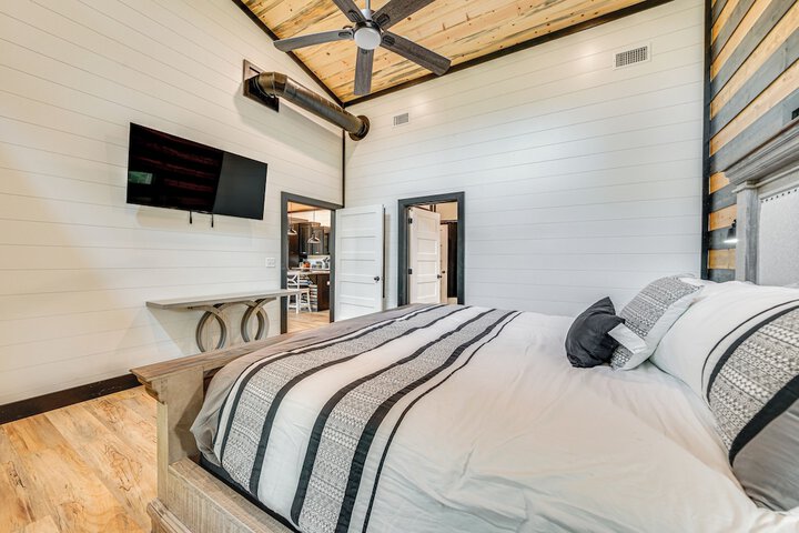 Near New Casino: Broken Bow Cabin w / Hot Tub