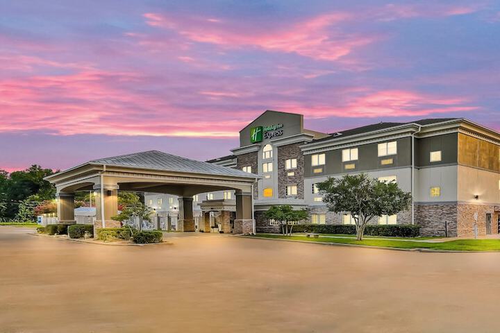 Holiday Inn Express Palestine by IHG