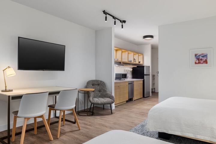 Room 12 of 40
