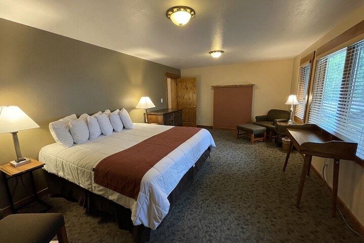 Silver Moon Inn