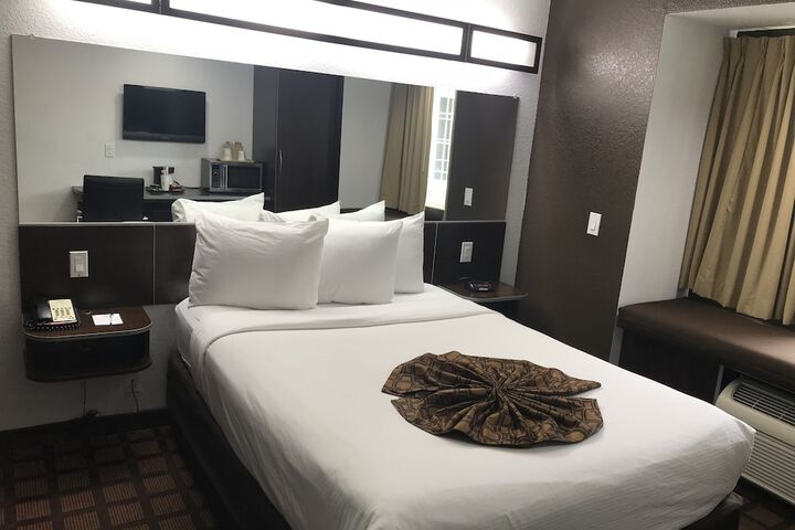Microtel Inn & Suites by Wyndham Jacksonville Airport