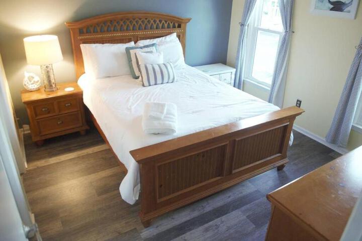 Aqua Haven - Second Street from Beach Home
