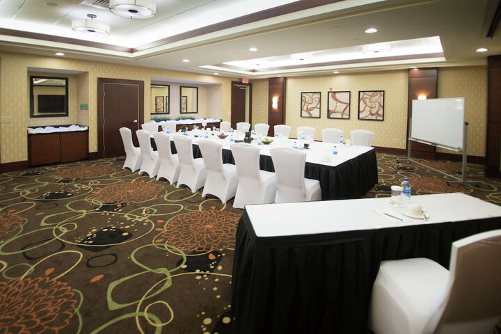 Embassy Suites by Hilton Fayetteville Fort Bragg