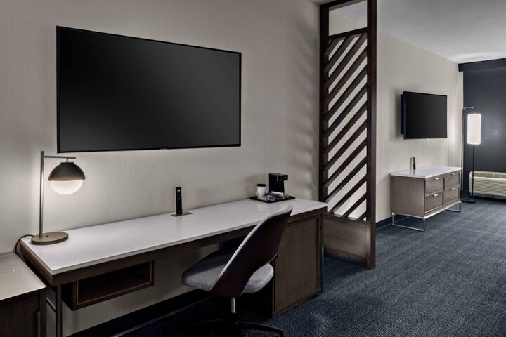 Room 21 of 34