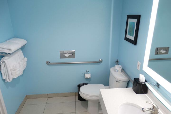 Room 11 of 32