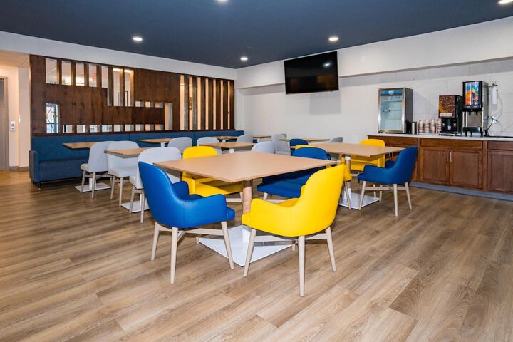 Comfort Inn & Suites River City Decatur