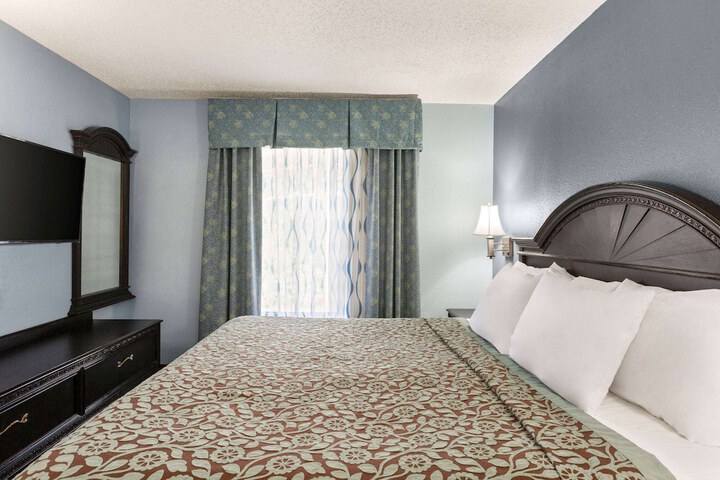 Room 32 of 42