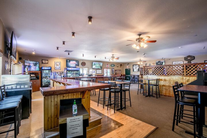 Sportsmans Lodge