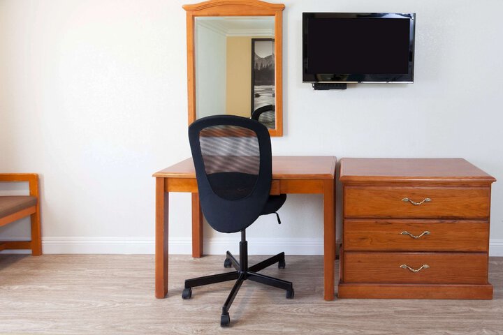 Room 10 of 26