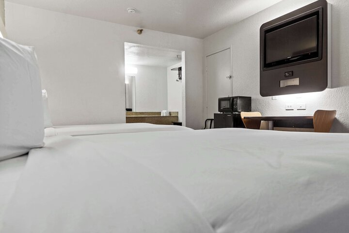 Room 25 of 34