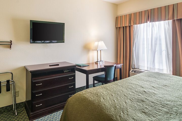 Room 25 of 42